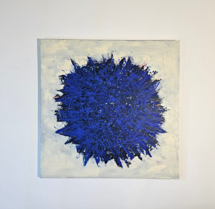 Big Bang bleu foncé sur fond ivoire peinture acrylique sur toile 100x100cm – Image 2