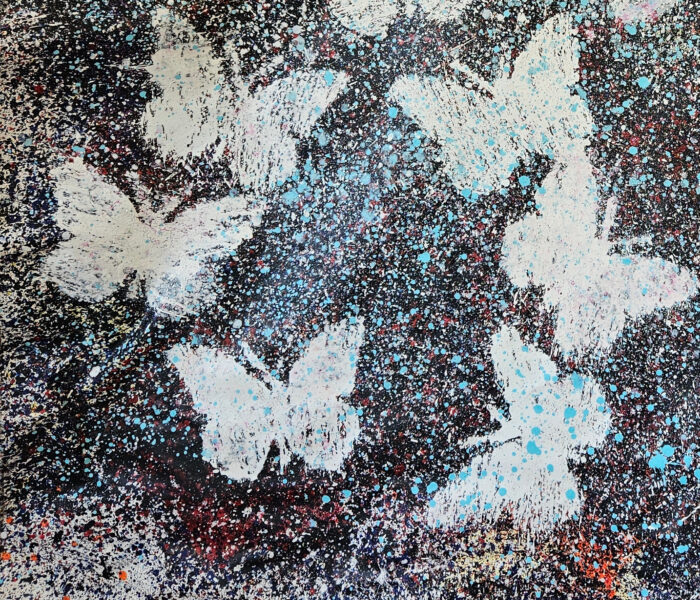 Représentation de papillons blancs sur fond bleu peinture acrylique sur toile 212x164cm – Image 2