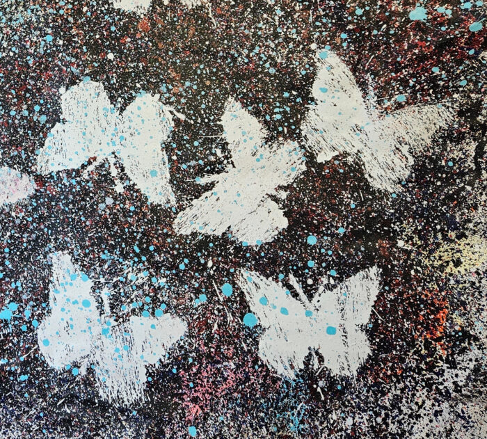 Représentation de papillons blancs sur fond bleu peinture acrylique sur toile 212x164cm – Image 5