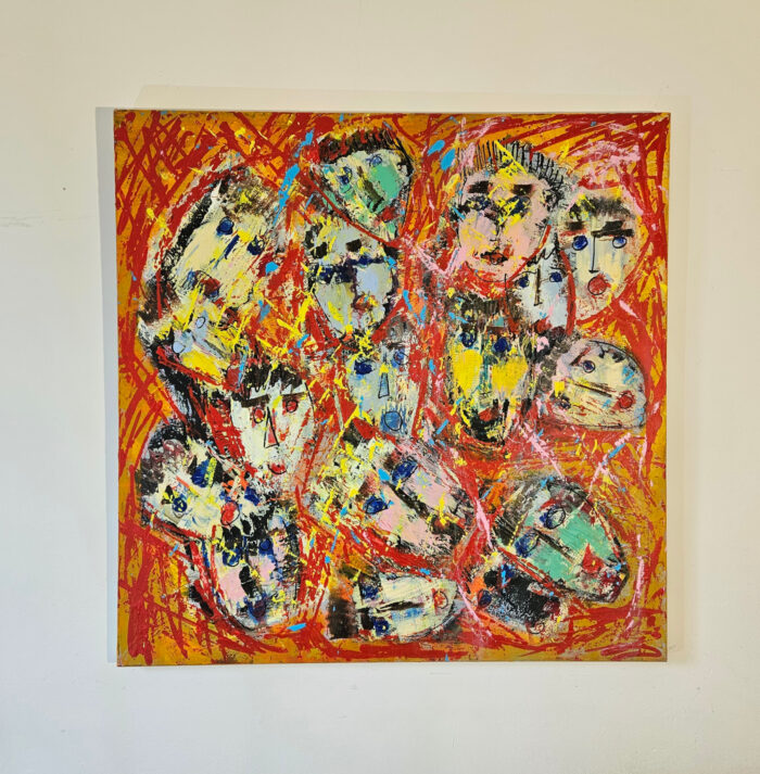 Multitête agitée sur fond orange peinture acrylique et collage sur toile 100x100cm – Image 2