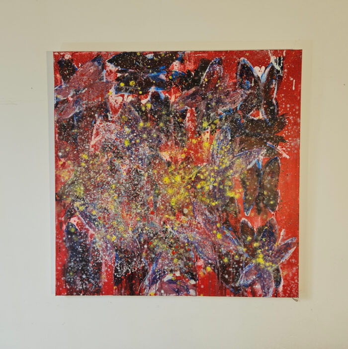Représentation de papillons noir sur fond rouge peinture moderne acrylique sur toile 100x100cm – Image 2