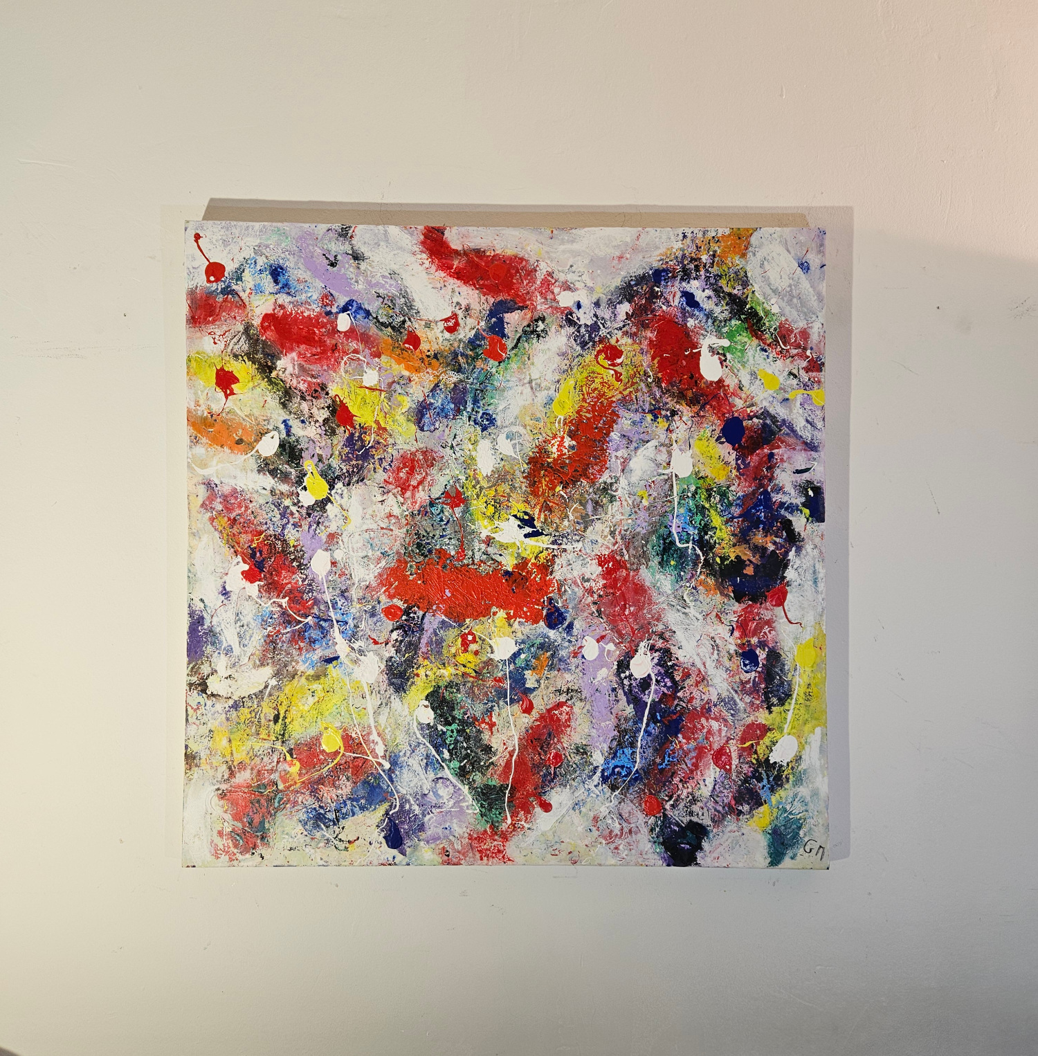 Poissons abstraits jaunes bleus foncés et rouges peinture acrylique sur toile 100x100cm – Image 2